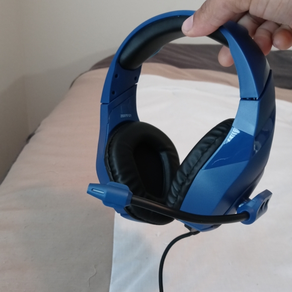 Gaming headset With Mic (PS5,XBOX,PC,NS) - Picture 2 of 5
